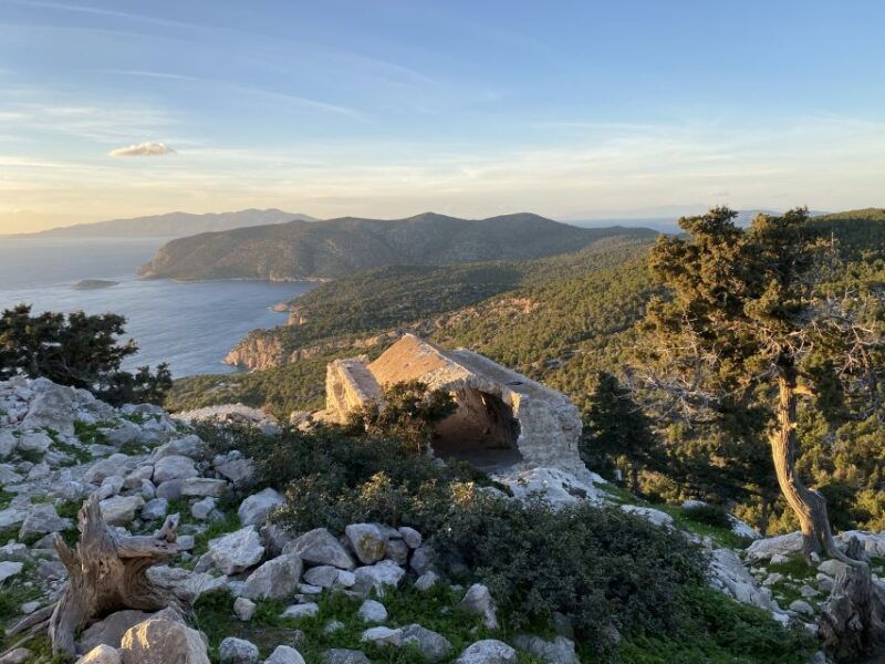 monolithos-small-group-hike-and-sunset-at-monolithos-castle