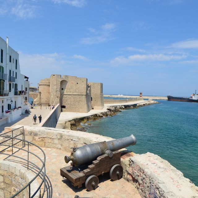 monopoli-city-highlights-walking-tour-with-tasting