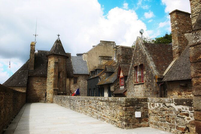 mont-saint-michel-guided-day-trip-with-hotel-pickup