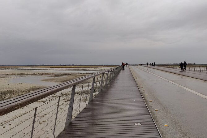 mont-saint-michel-private-vip-tour-with-champagne-from-paris