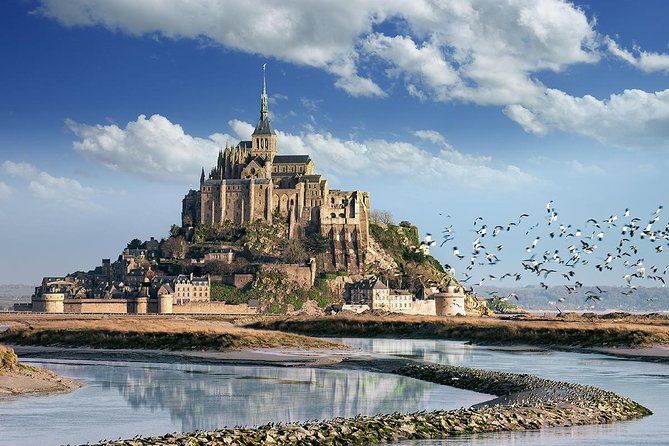 mont-st-michel-guided-day-trip-from-paris-in-minivan