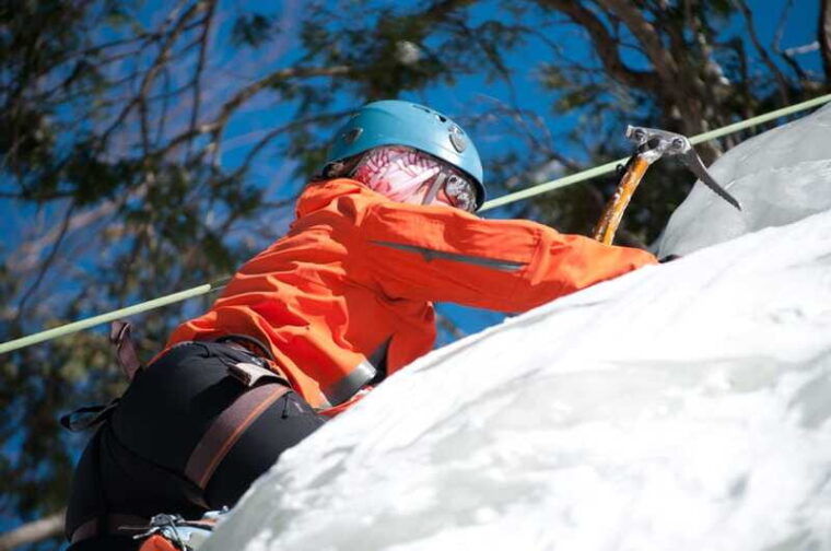 mont-tremblant-ice-climbing-initiation