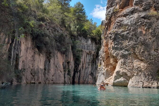 montanejos-do-an-epic-hike-and-swim-in-thermal-waters