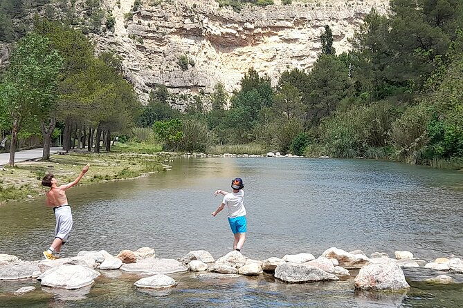 montanejos-do-an-epic-hike-and-swim-in-thermal-waters
