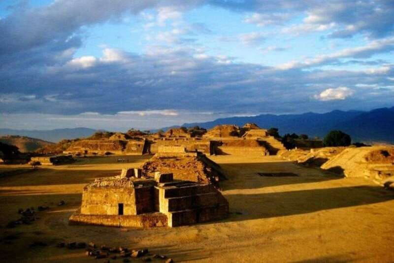 monte-alban-walking-tour