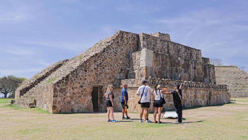 monte-alban-walking-tour