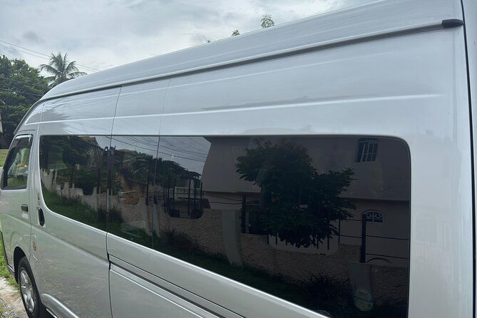montego-bay-airport-and-riu-reggae-private-shuttle
