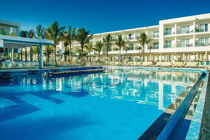 montego-bay-airport-and-riu-reggae-private-shuttle