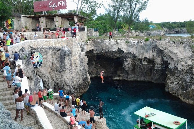 montego-bay-excursion-negril-7-miles-beach-ricks-cafe-and-time-square-shopping