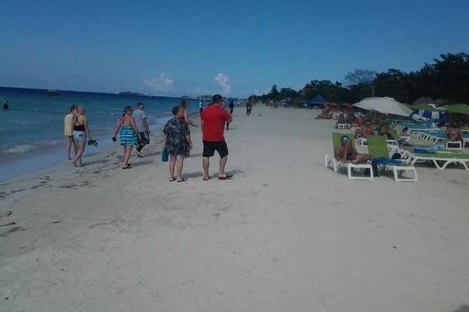 montego-bay-excursion-negril-7-miles-beach-ricks-cafe-and-time-square-shopping