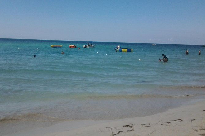 montego-bay-excursion-negril-7-miles-beach-ricks-cafe-and-time-square-shopping