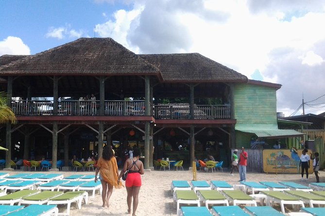 montego-bay-excursion-negril-7-miles-beach-ricks-cafe-and-time-square-shopping