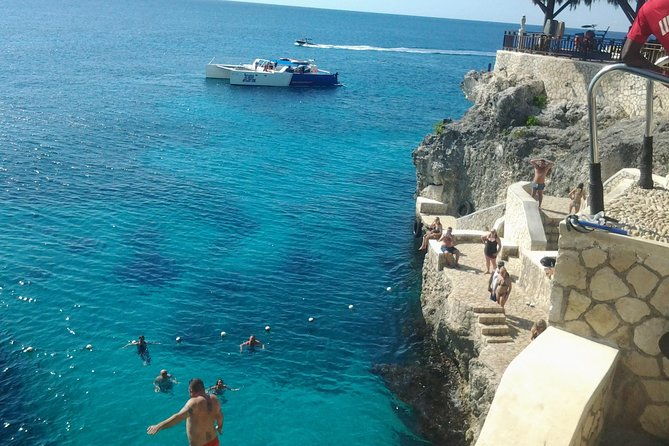 montego-bay-excursion-negril-7-miles-beach-ricks-cafe-and-time-square-shopping