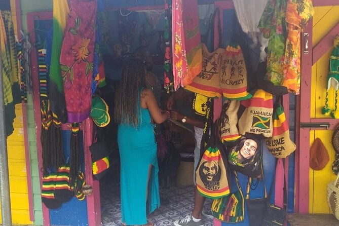 montego-bay-highlight-tour-visit-local-community-and-see-local-stuffs