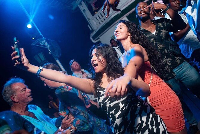 montego-bay-night-out-lounge2727-private-and-customize-transfer