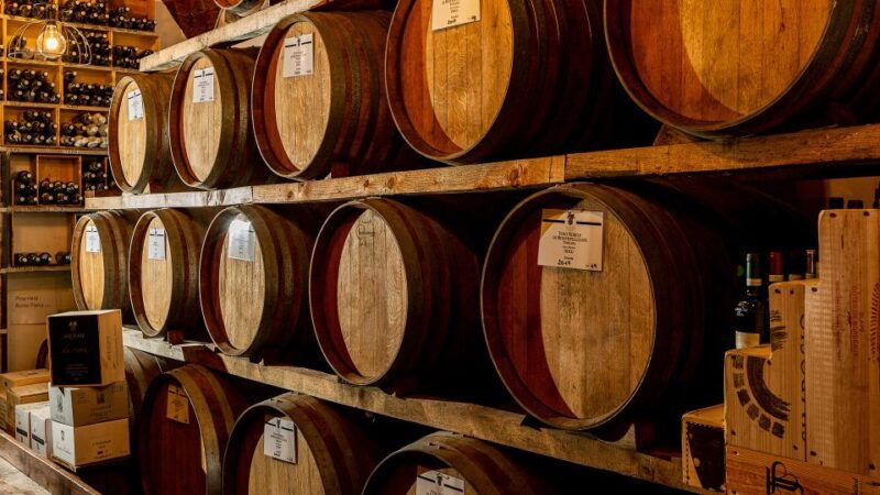 montepulciano-wine-tasting-with-typical-tuscan-cold-cuts