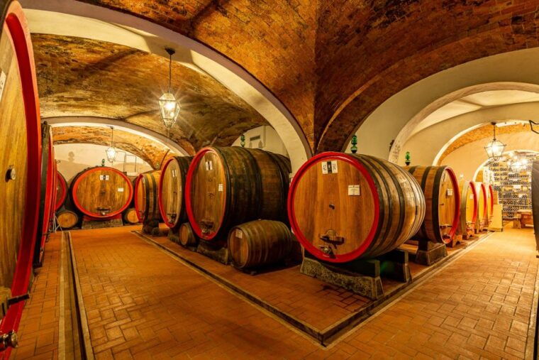 montepulciano-wine-tasting-with-typical-tuscan-cold-cuts