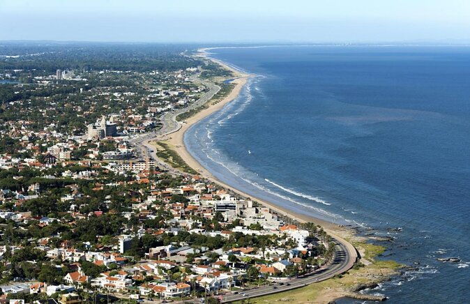 montevideo-walking-tour-with-photographer-and-audioguide