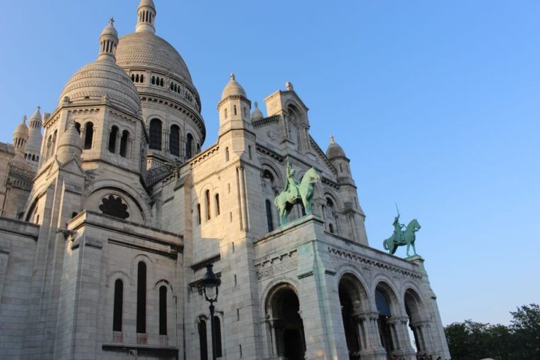 montmarte-painting-session-and-walking-tour-for-kids