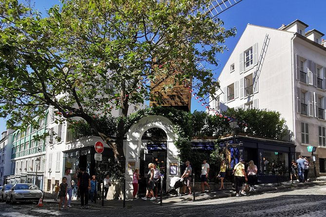 montmartre-district-and-sacre-coeur-guided-tour-private-2