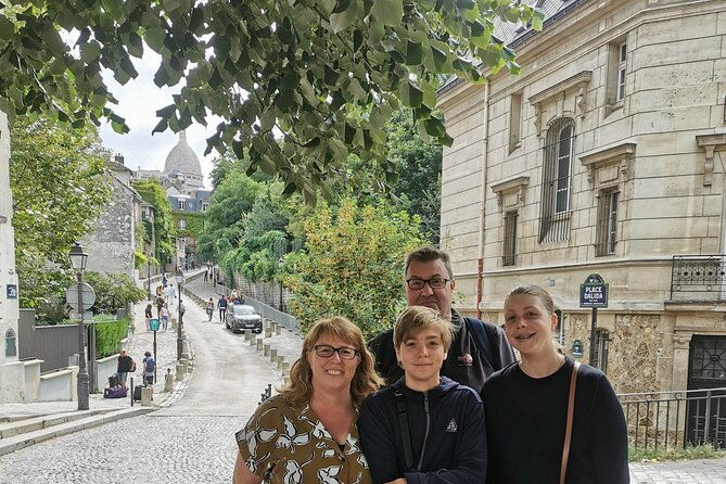 montmartre-district-and-sacre-coeur-guided-tour-private-2