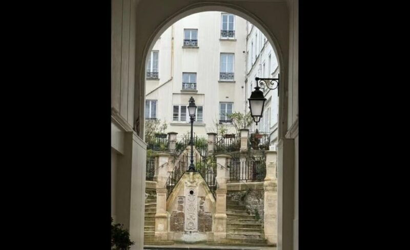 montmartre-for-art-lovers-fun-walking-tour-with-billy