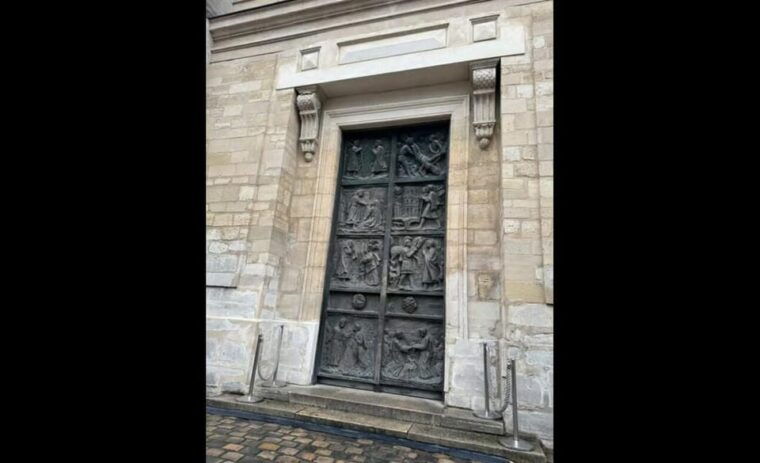 montmartre-for-art-lovers-fun-walking-tour-with-billy