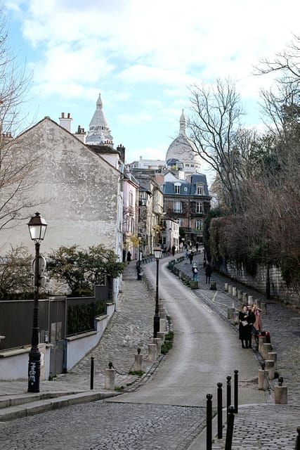 montmartre-for-art-lovers-fun-walking-tour-with-billy