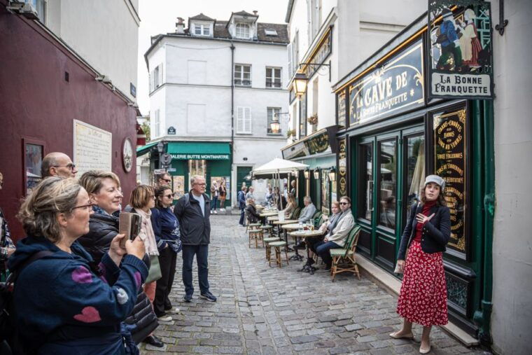 montmartre-in-songs-tour-with-a-professional-singer