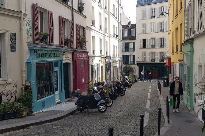 montmartre-sacre-coeur-and-moulin-rouge-best-shops-and-cafes