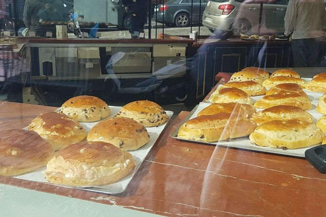 montmartre-sacre-coeur-and-moulin-rouge-best-shops-and-cafes