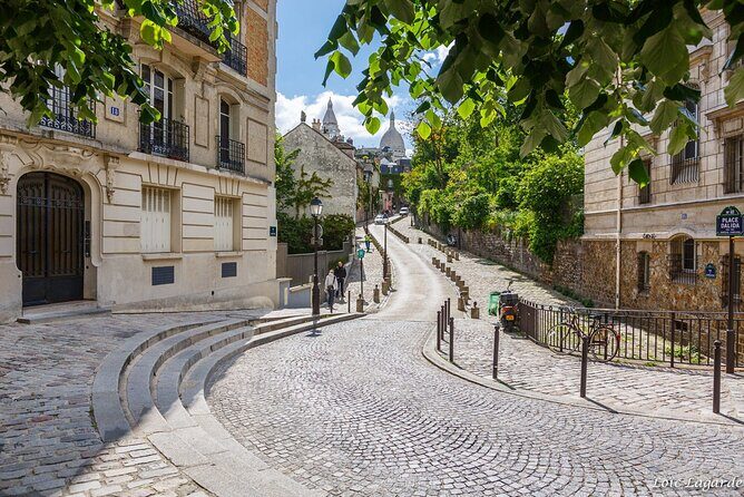Montmartre Sacre Coeur Tour with Local guide - Key Points: