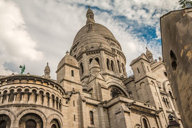 montmartre-scavenger-hunt-and-highlights-self-guided-tour