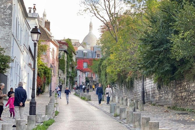 montmartre-semi-private-walking-tour-max-6-people-guaranteed