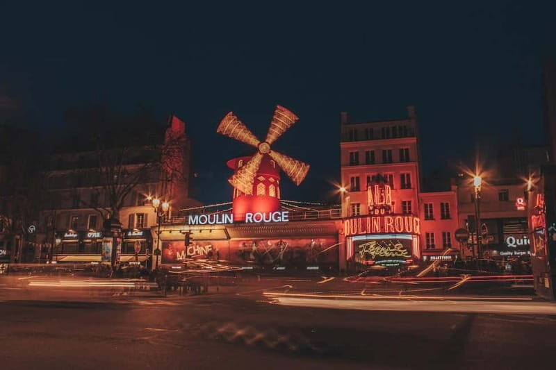 Montmartre. The artist village+its unique charm in german. - Key Points
