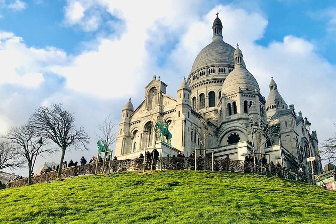 montmartre-the-old-artist-village-and-its-unique-charm