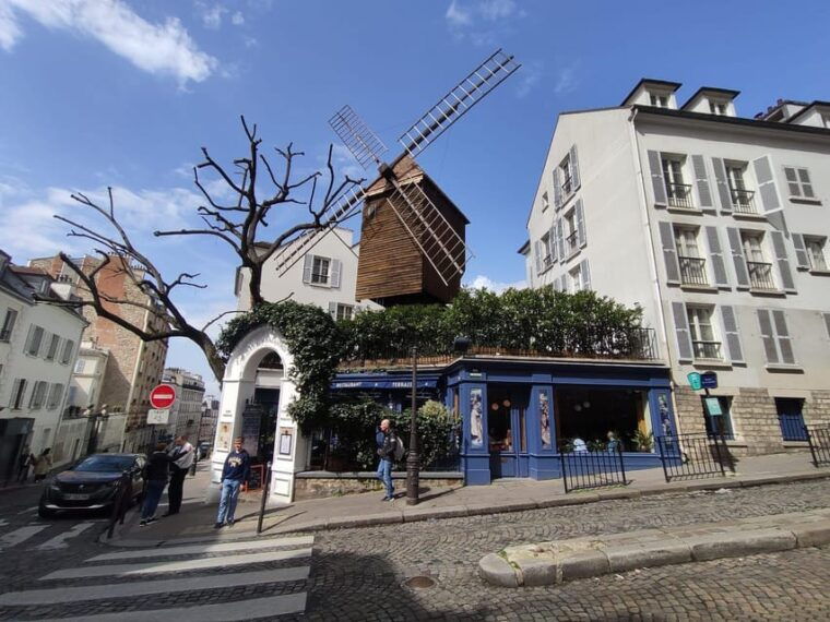montmartre-walking-tour-with-a-local-guide