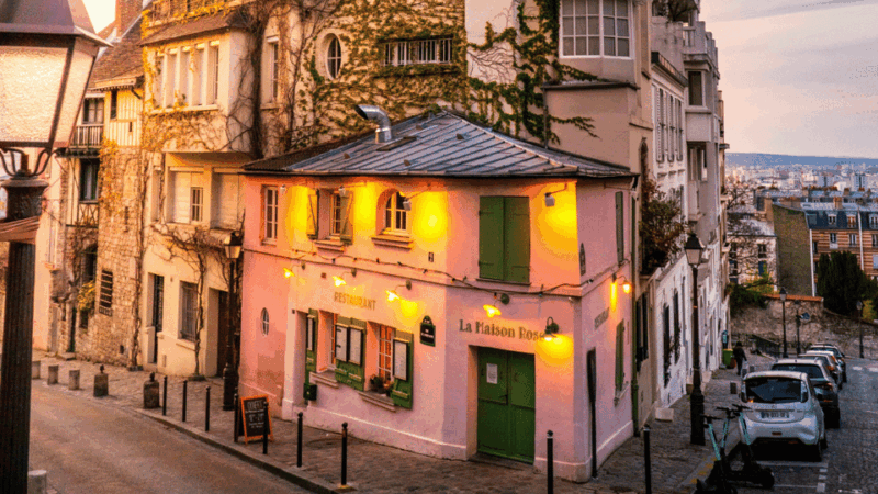 montmartre-walking-tour-with-ticket-to-the-sacre-coeur-dome