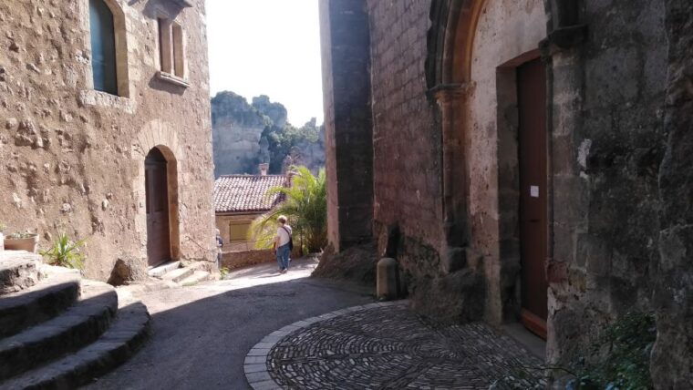 montpellier-st-guilhem-le-desert-and-moureze-day-trip