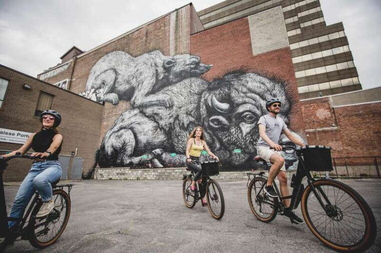 montreal-downtown-and-old-montreal-highlights-bike-tour
