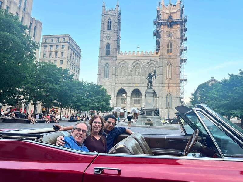 montreal-guided-tour-in-vintage-convertible-cadillac