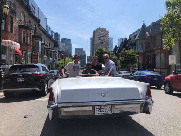 montreal-guided-tour-in-vintage-convertible-cadillac