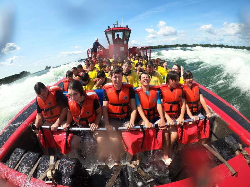 montreal-jet-boating-on-the-lachine-rapids