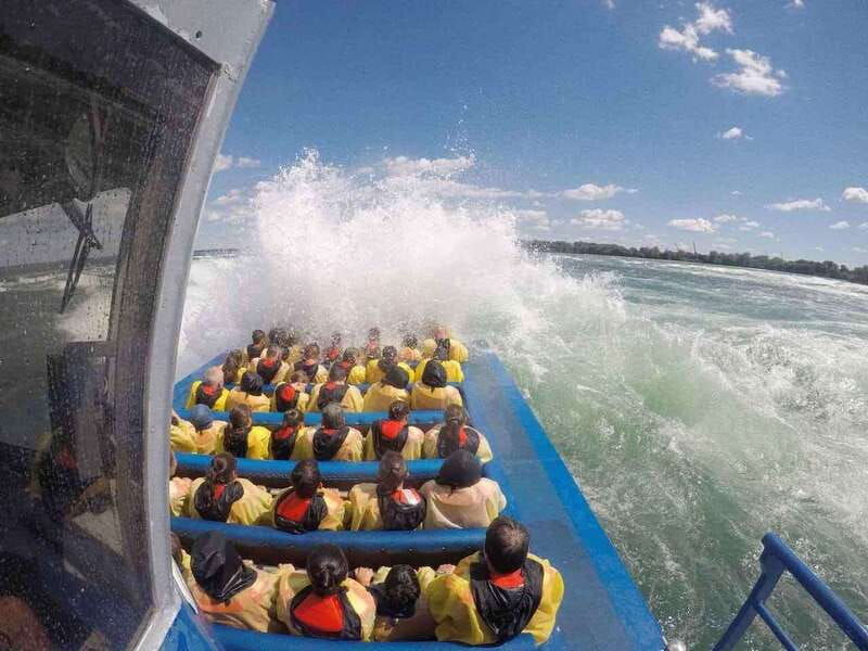 montreal-jet-boating-on-the-lachine-rapids