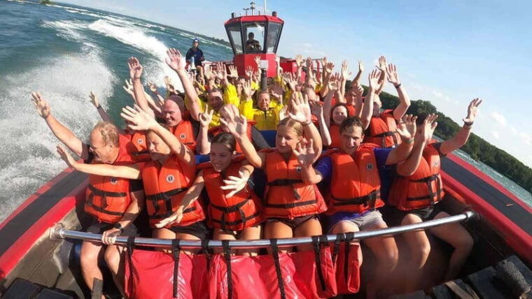 montreal-jet-boating-on-the-lachine-rapids