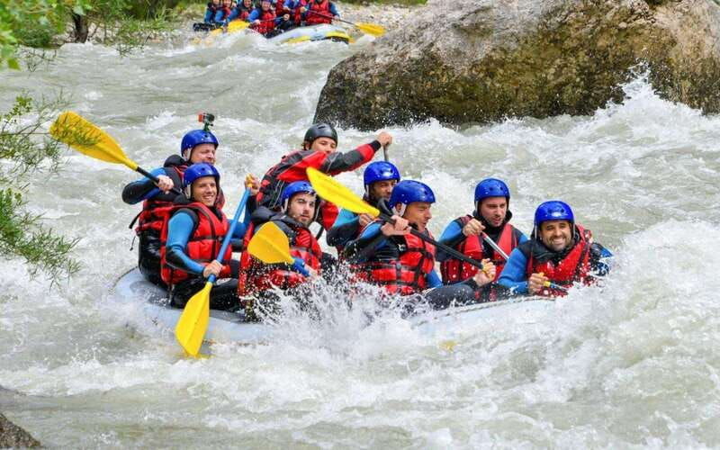 montreal-rapids-all-inclusive-rafting-adventures