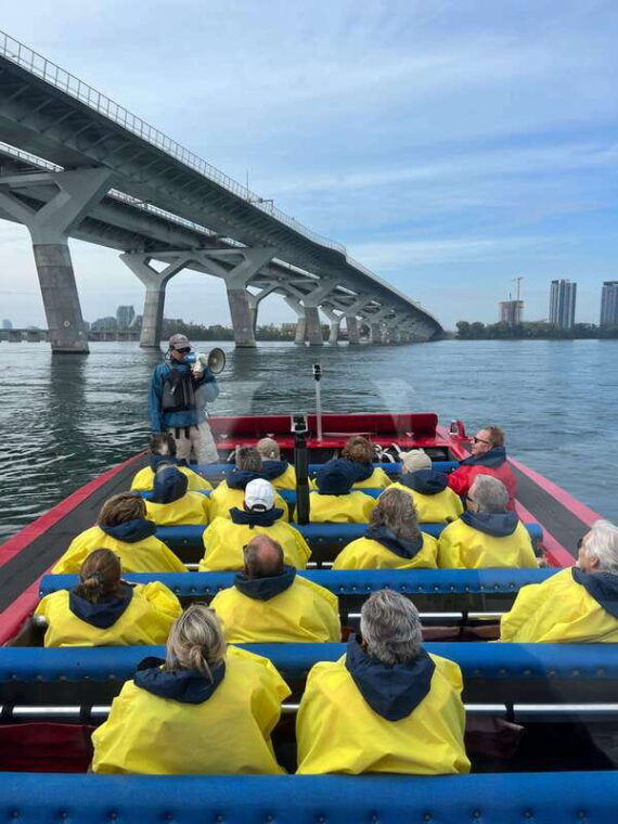 montreal-st-lawrence-river-panorama-sightseeing-jet-boat