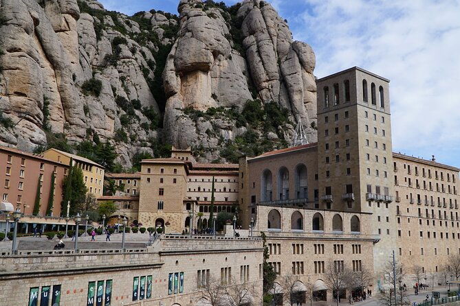montserrat-day-trip-with-lunch-and-wine-tasting-from-barcelona