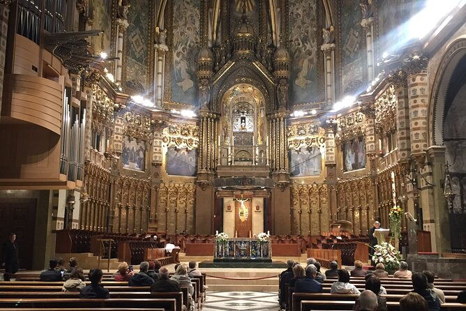 montserrat-horseback-riding-monastery-small-group-tour