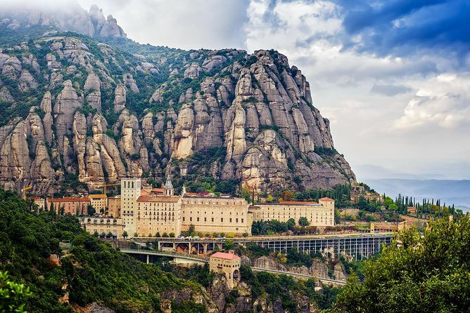 montserrat-monastery-and-sagrada-familia-tour-with-liquor-tasting